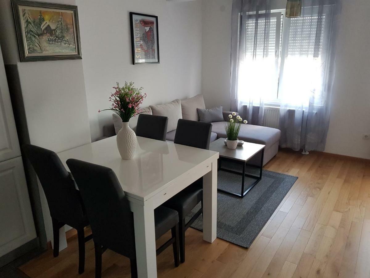 Apartman Dijana บันยาลูกา ภายนอก รูปภาพ