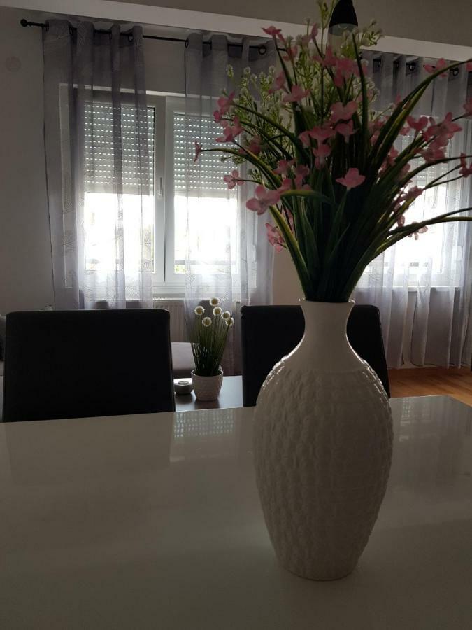 Apartman Dijana บันยาลูกา ภายนอก รูปภาพ